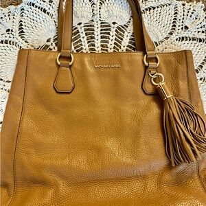 ❤️ Michael Kors handbag”